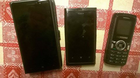 Efter att telefonerna minskat i storlek för varje ny modell verkar de nu åter bli större. Samsungen till höger är den lur som jag använde då när jag började blogga för snart 4 år sen, 800'an i mitten som höll 3 år och dagens nyförvärv 830'an längst till vänster.