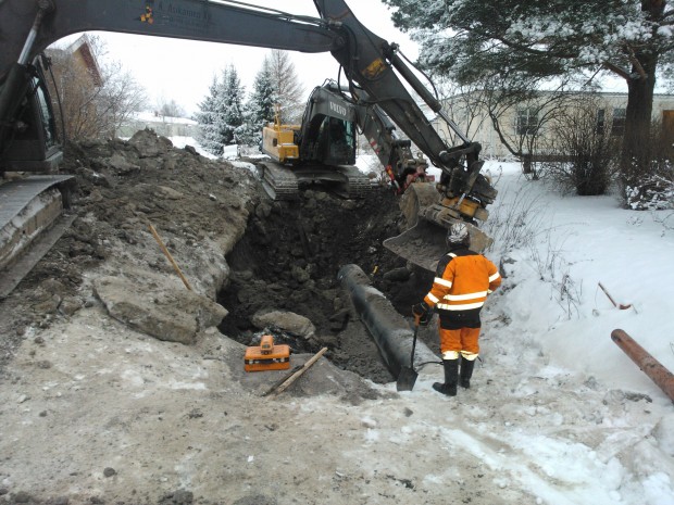 10.1.2013. Grävningsarbetet återupptas.